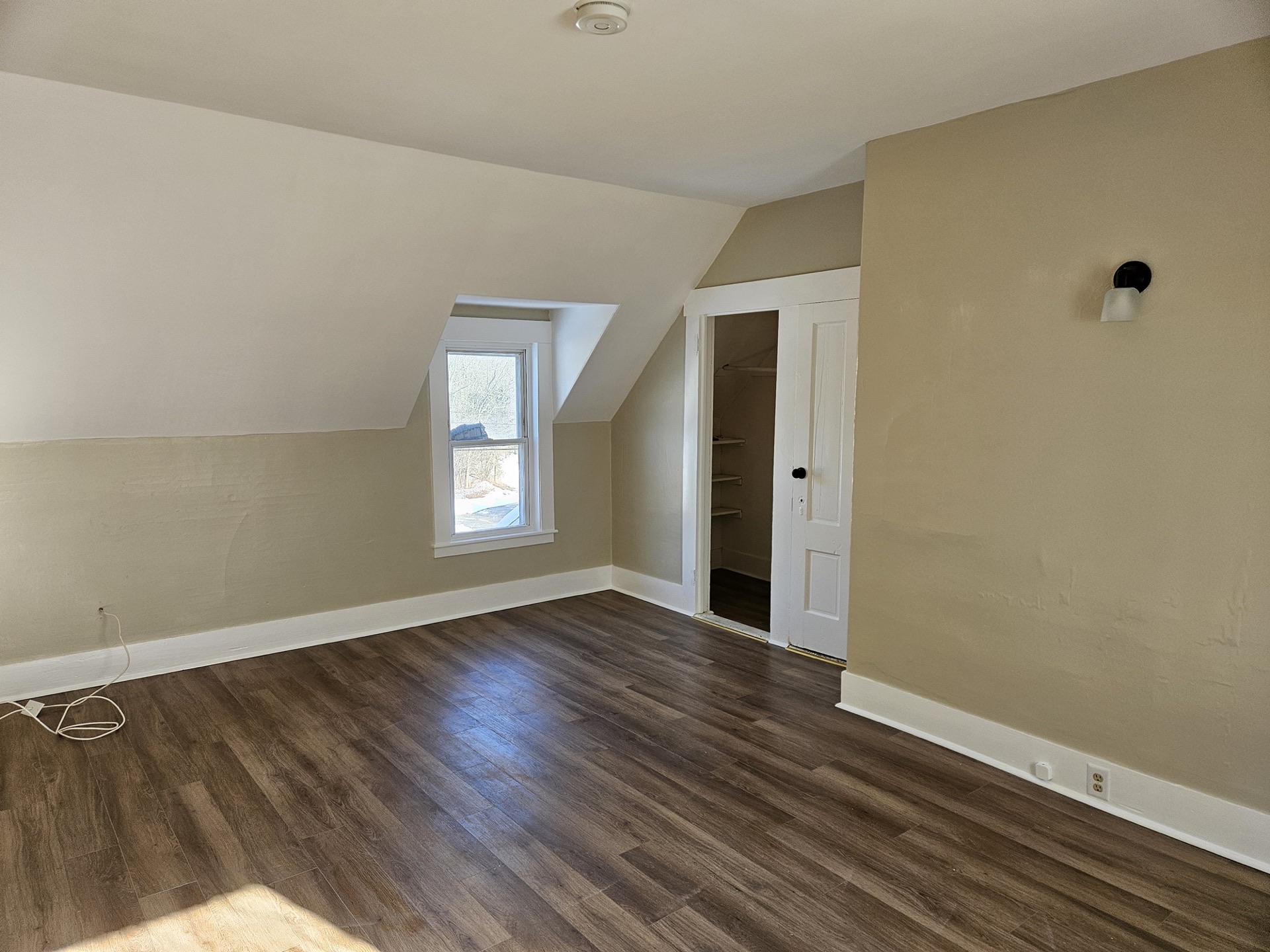 Hardwood floor and interior paint restored after water damage